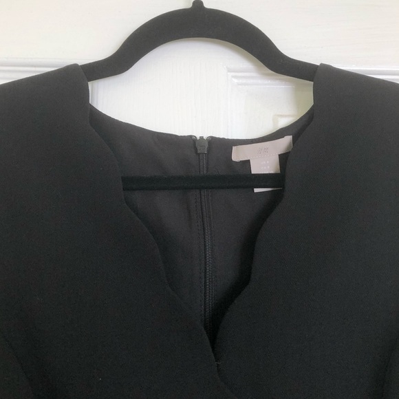 h&m thick scalloped-neckline black dress - Picture 2 of 4